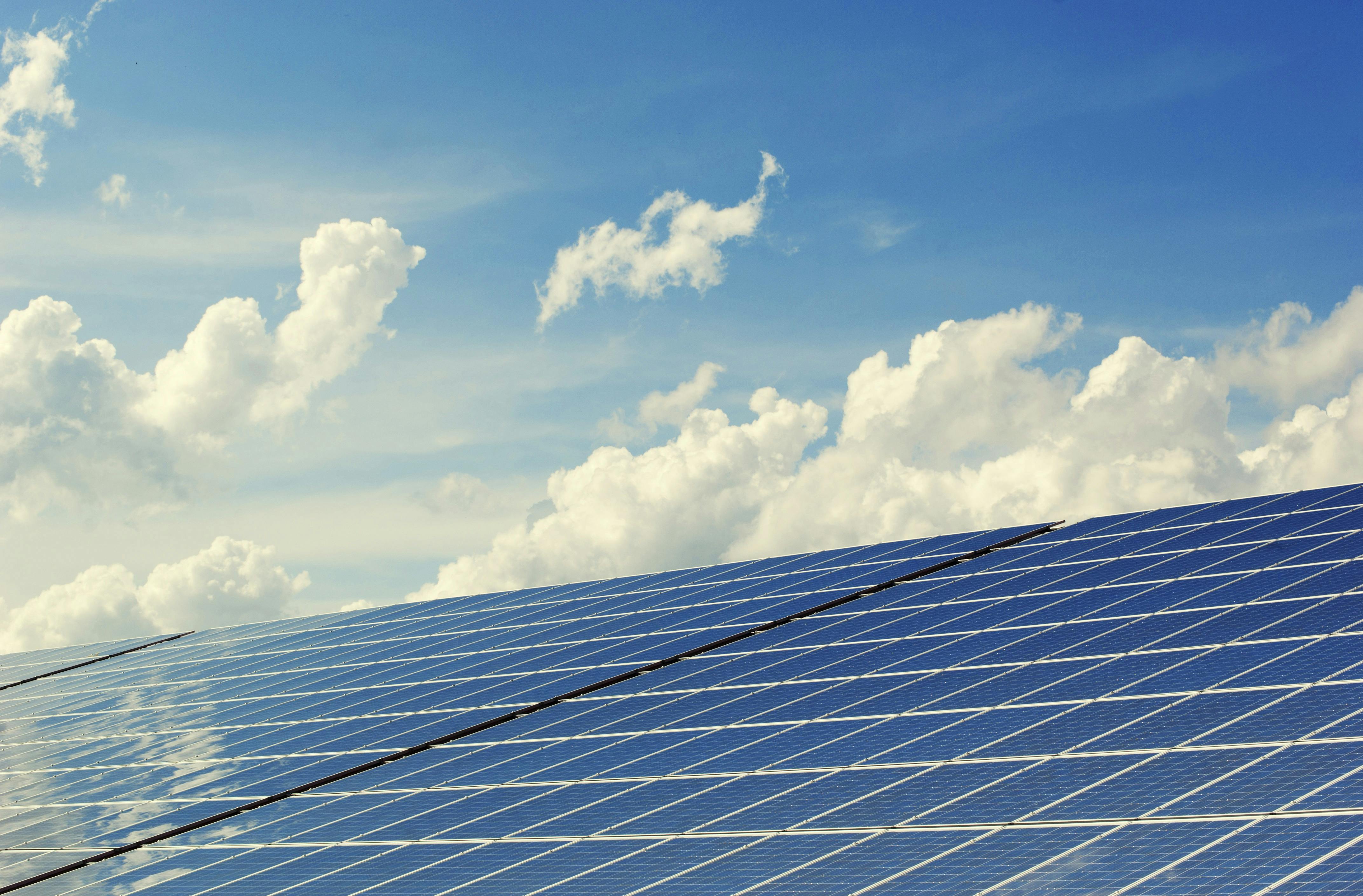 Maîtriser la vie hors réseau grâce à l'énergie solaire et aux banques de batteries